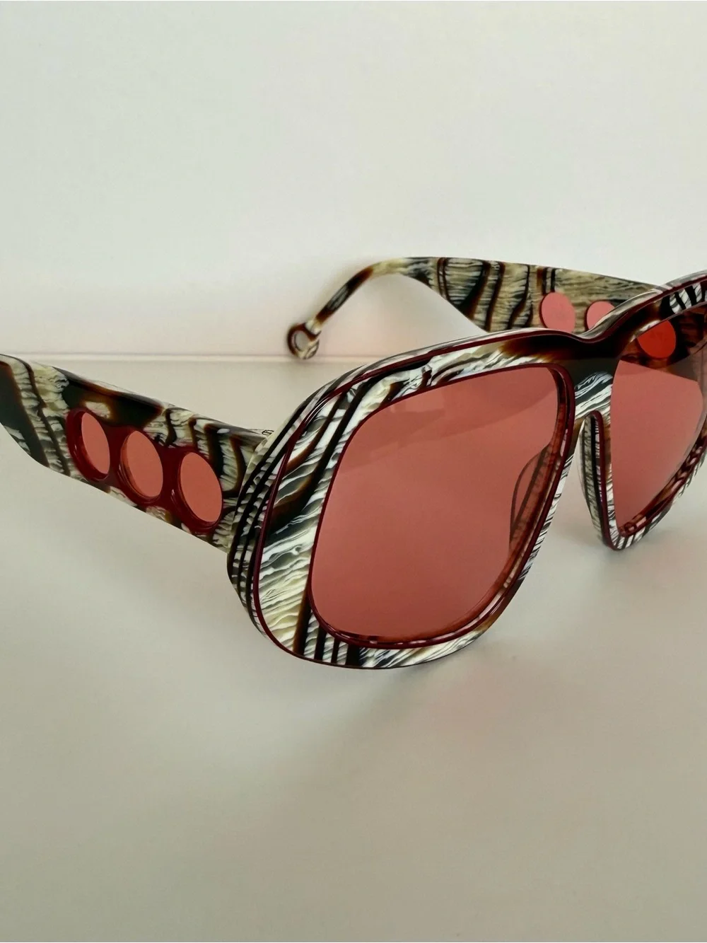 NEW!!! MO women sunglasses European brand Retail 360$